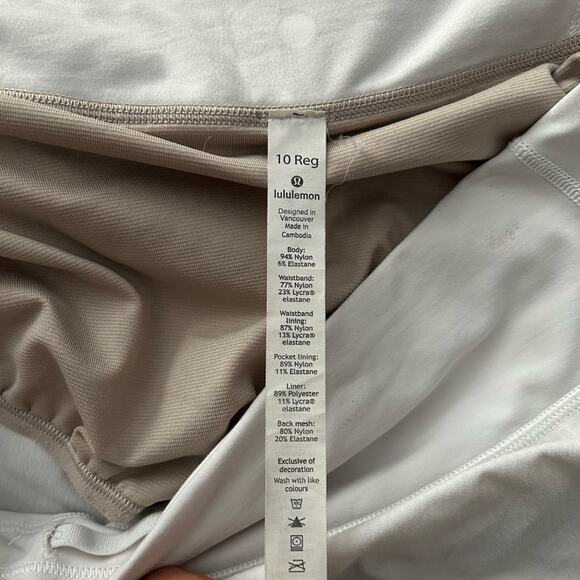 Lululemon Speed Up Short *2.5" - women’s size 10-white - Picture 9 of 9